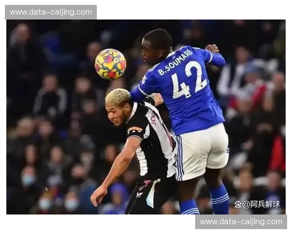 纽卡斯尔联与西汉姆握手言和 双方中场争夺激烈